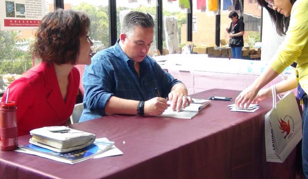 榮耀學校二05-牧師簽書會